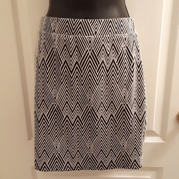 💕CUTE💕Suzy Shier geometric pencil skirt - Picture 1 of 6